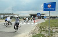 Продовжено роботу пішохідного пункту пропуску на кордоні з Польщею