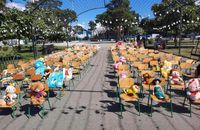 На 1 вересня в центрі Вараша були розмістили 379 стільців у пам'ять про загиблих школярів