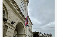 У Львові біля міської Ратуші вивісили прапор Великої Британії на знак солідарності