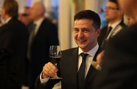 Зеленський пропиває бюджет України