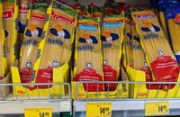 Ціна 14,88 грн  – в Луцьку продають «неонацистські» макарони