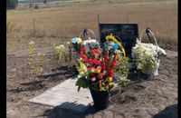 Розстріляним волонтерам з Рівненщини встановили меморіал біля Бородянки