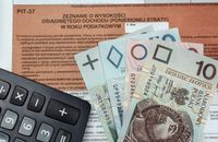 У яку казну потраплять податки українських біженців у Польщі