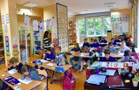 У Варшаві працюють пункти для дистанційного навчання українських дітей