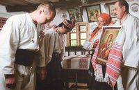 В Ужгороді відкрилася виставка традиційного весільного одягу та атрибутики прикордоння (ФОТО)