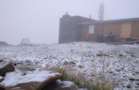У неділю, 18 вересня, на горі Піп Іван у Карпатах випав сніг, видимість обмежена