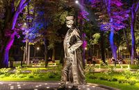 У Чернівцях незвично підсвітили пам'ятник Цісарю Францу Йосифу І
