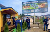 Тернопільський бізнесмен відрив на Закарпатті виставковий майданчик модульних будинків