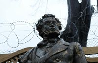 У Чернівцях демонтували пам’ятник Пушкіну (ФОТО)