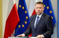Міністр внутрішніх справ Польщі пообіцяв продовжити захист для українців без чинних паспортів