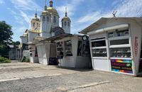 У Чернівцях "радіоринок" конфліктує за землю з громадою ПЦУ