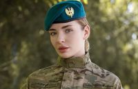 Модель з Коломиї пішла в морську піхоту і заманює туди рекрутів