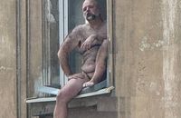 У центрі Львова голий американець розмахував причинним місцем