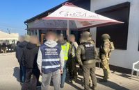 Військовий з Кам'янця-Подільського обіцяв втечу з України за $3 тис.