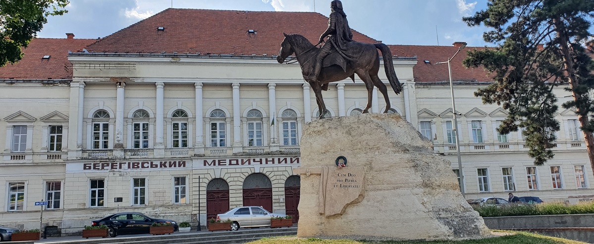 Памятник Фе́ренцу II Ракоці, очільнику національно-визвольної війни угорців у XVIII столітті