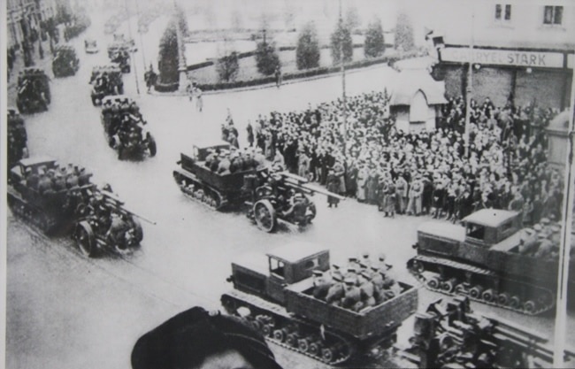 Частини Червоної Армії входять до Львова. 22 вересня 1939 року